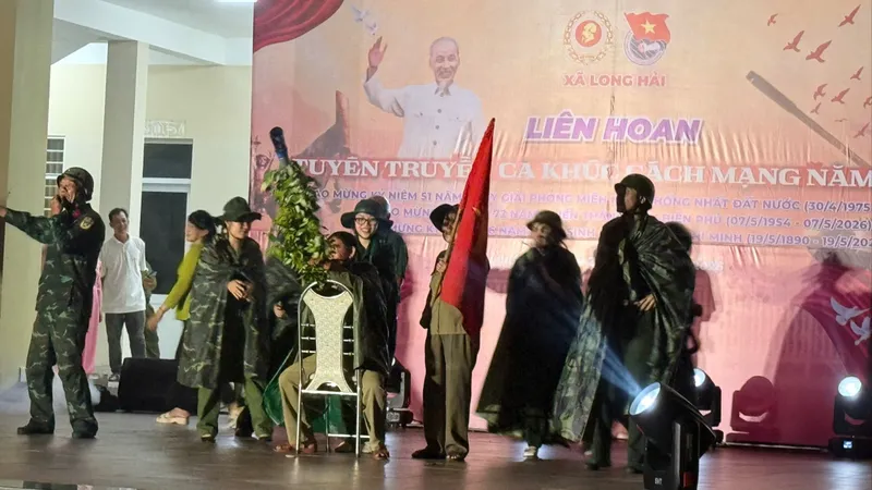 11 đội tham gia Liên hoan tuyên truyền ca khúc cách mạng tại xã Long Hải