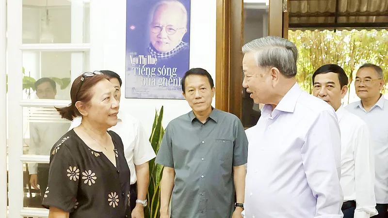 Tổng Bí thư, Chủ tịch nước Tô Lâm thăm hỏi thân nhân gia đình Tổng Bí thư Nguyễn Văn Linh