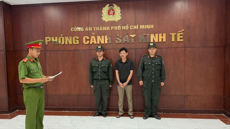 TPHCM: Bắt giám đốc dùng giấy tờ giả, chiếm đoạt 22 tỷ đồng