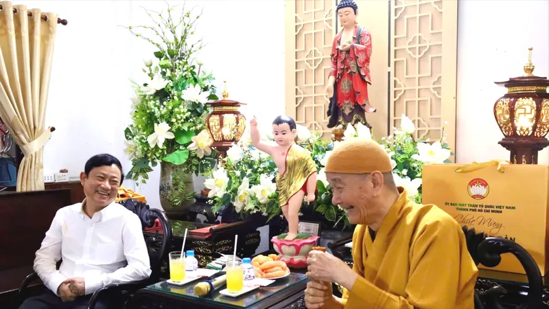 Lãnh đạo TPHCM thăm, chúc mừng Đại lễ Phật đản tại Tổ đình Phổ Quang