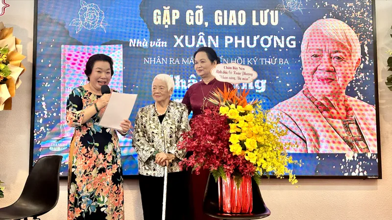Đạo diễn Xuân Phượng ra mắt hồi ký Chân cứng đá mềm