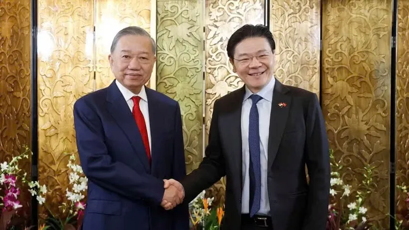 Tổng Bí thư, Chủ tịch nước Tô Lâm và Thủ tướng Singapore Lawrence Wong. Ảnh: TTXVN 