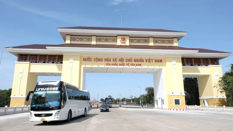 Cửa khẩu quốc tế Tân Nam được khánh thành từ cuối năm 2025, với mục tiêu phát triển kinh tế biên mậu của tỉnh Tây Ninh và cả nước