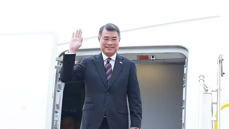 Thủ tướng Lê Minh Hưng rời Hà Nội sang tham dự Hội nghị Cấp cao Kỷ niệm 35 năm quan hệ ASEAN-Nga tại Kazan. Ảnh: TTXVN