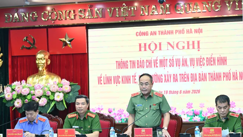 Trung tướng Nguyễn Thanh Tùng, Giám đốc Công an TP Hà Nội, phát biểu tại hội nghị