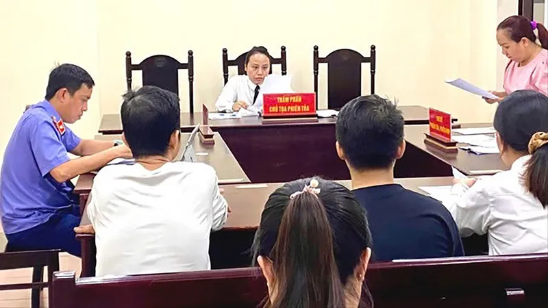 Phiên họp xem xét xử lý chuyển hướng đối với người phạm tội chưa thành niên tại TAND khu vực 1 - TPHCM