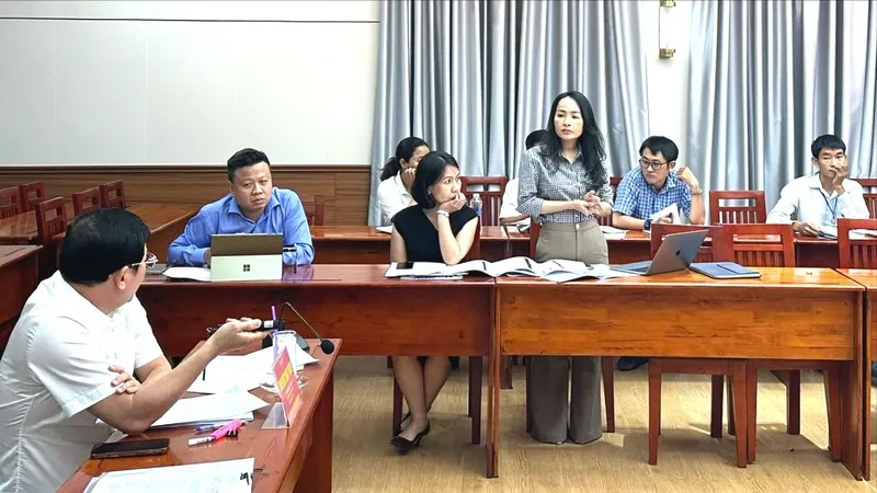 Buổi họp gỡ vướng cấp sổ hồng của Tổ công tác 1645. Ảnh: THANH HIỀN