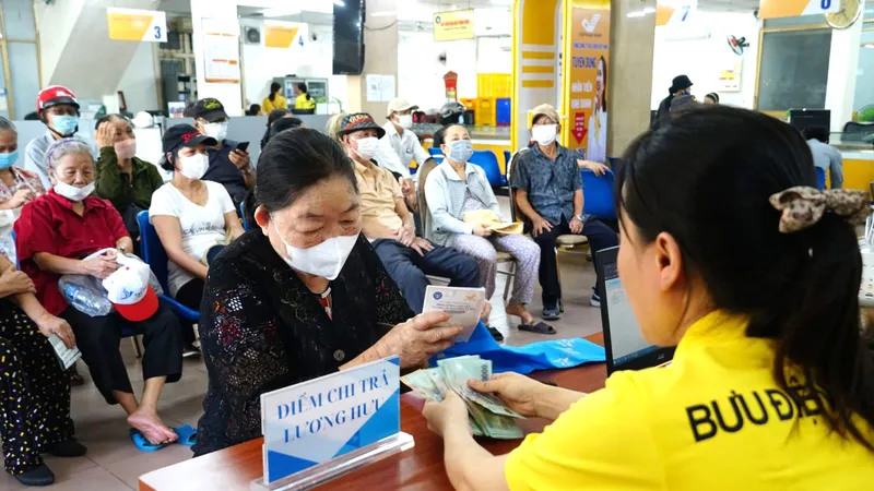 Việc điều chỉnh lương hưu, trợ cấp BHXH từ ngày 1-7-2026 vừa giúp cải thiện thu nhập cho người hưởng vừa chứng minh tính ưu việt của chính sách an sinh. Ảnh: HUỲNH NHƯ