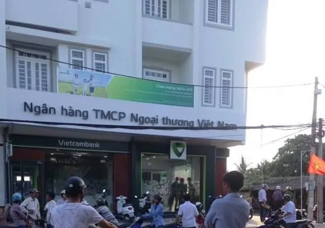 Ngân hàng Vietcombank chi nhánh thị xã Duyên Hải, nơi xảy ra vụ cướp. 