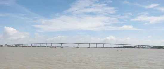 Cầu Mỹ Lợi nhìn từ xa. Ảnh: Đăng Nguyên