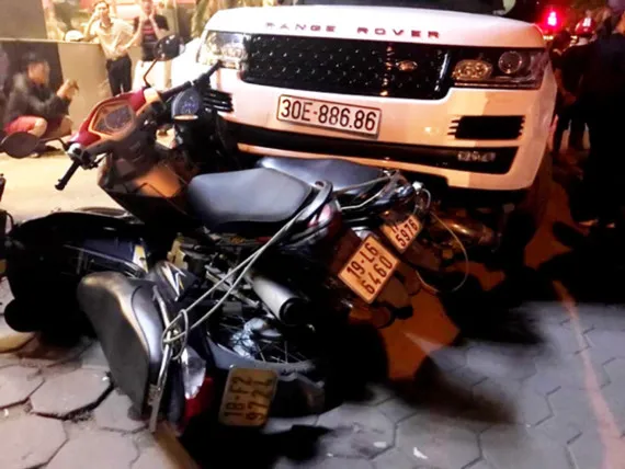 Hiện trường vụ trộm xe Range Rover gây tai nạn liên hoàn.
