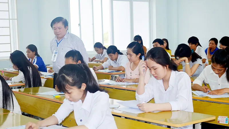 Thứ trưởng Bộ GD-ĐT Bùi Văn Ga kiểm tra tại hội đồng thi Trường ĐH An Giang Ảnh: THANH HÙNG