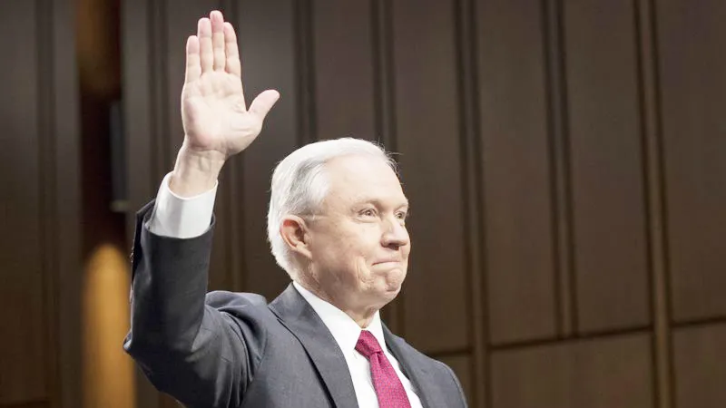 Bộ trưởng Tư pháp Mỹ Jeff Sessions tuyên thệ trong phiên điều trần trước Ủy ban Tình báo Thượng viện của Quốc hội ngày 13-6-2017
