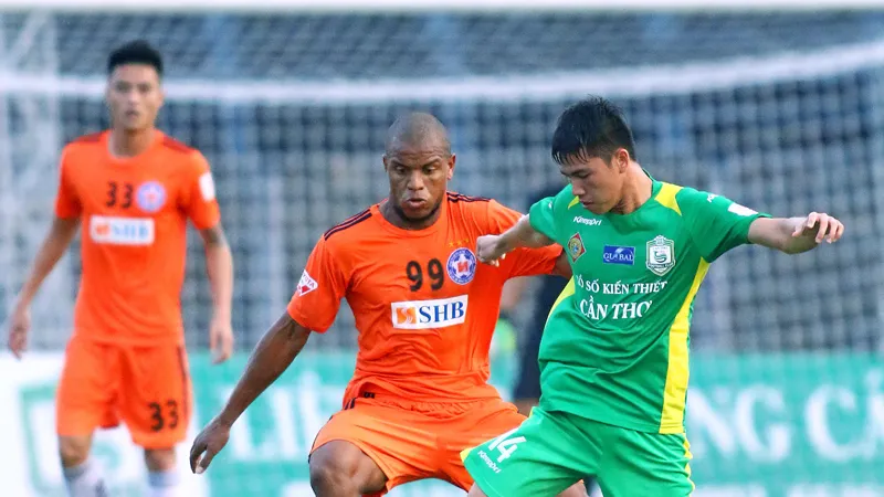 Đà Nẵng (trái) sẽ “dễ thắng” trước một Cần Thơ đang muốn đá cho xong để chuẩn bị mục tiêu trụ hạng V-League Ảnh: Dương Thu