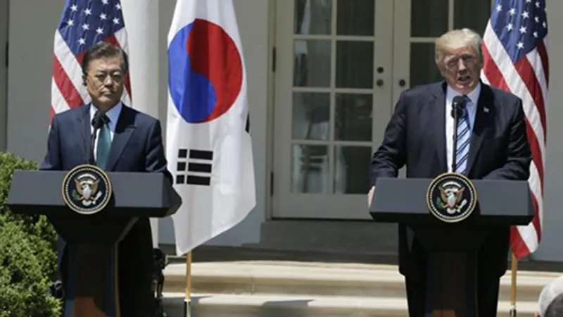 Tổng thống Mỹ đón Tổng thống Hàn Quốc đến thăm. Ảnh: Reuters.