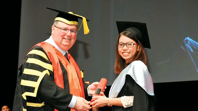 Hương trong ngày tốt nghiệp Thạc Sĩ Quản trị Kinh doanh tại Đại học Công nghệ Swinburne