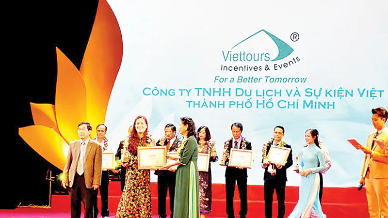 Viettours nhận Giải thưởng Du lịch Việt Nam 2017