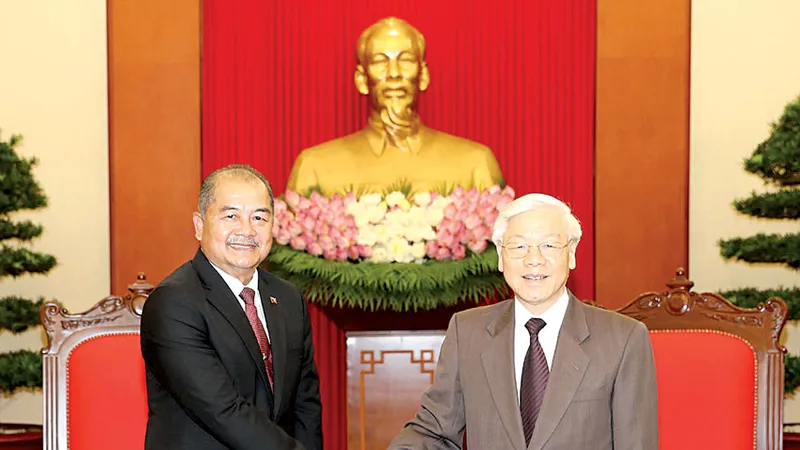 Tổng Bí thư Nguyễn Phú Trọng tiếp đồng chí Kikeo Khaykham Phithoun, Bí thư Trung ương Đảng, Trưởng ban Tuyên huấn Trung ương, Chủ tịch Hội đồng Khoa học Xã hội Lào dẫn đầu Đoàn đại biểu Đảng Nhân dân Cách mạng Lào sang thăm và tham dự Hội thảo Lý luận lầ