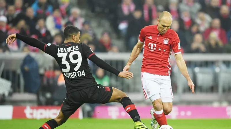 Bayern Munich (phải) có khả năng khởi đầu mùa bóng bằng một chiến thắng trước Leverkusen. 
