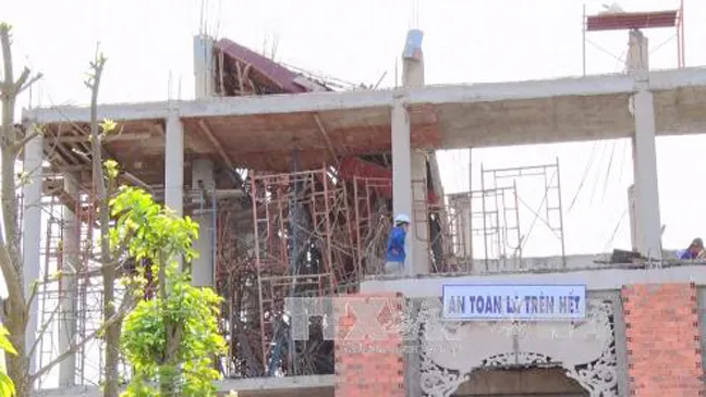 Tiền Giang: Sập giàn giáo, 9 công nhân bị thương