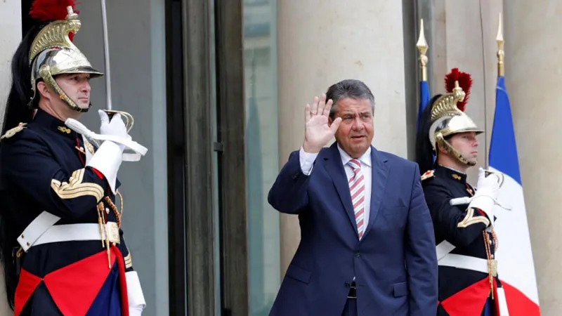 Ngoại trưởng Đức Sigmar Gabriel trong chuyến thăm Pháp, ngày 30/8. (Nguồn: Reuters)