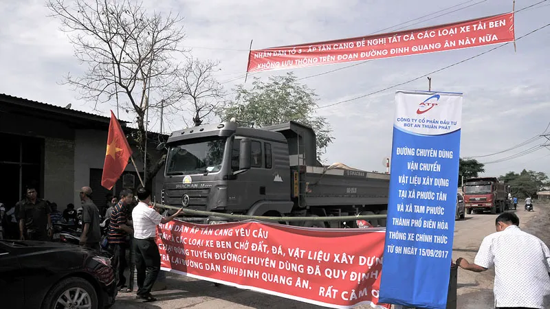 Đồng Nai: Người dân chặn đường vào mỏ đá Tân Cang