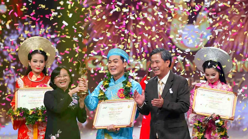 Nguyễn Văn Khởi đoạt giải Chuông vàng 2017