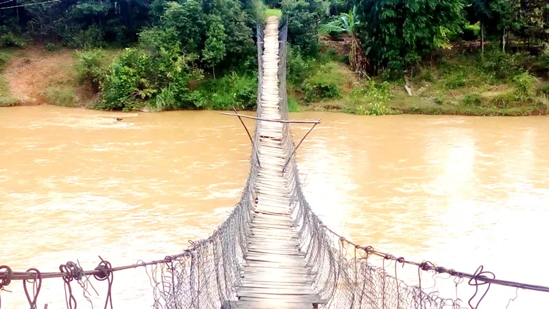 Kon Tum: Thiếu kinh phí sửa chữa 114 cầu treo
