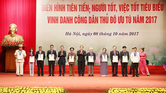 Vinh danh 10 “Công dân Thủ đô ưu tú” năm 2017