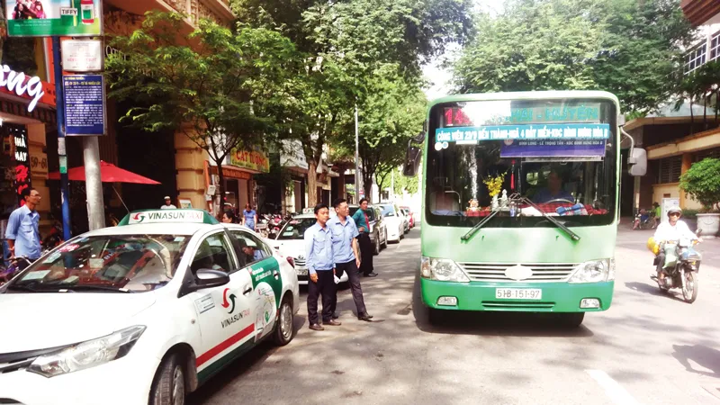Xử phạt hành vi chiếm dụng hạ tầng xe buýt