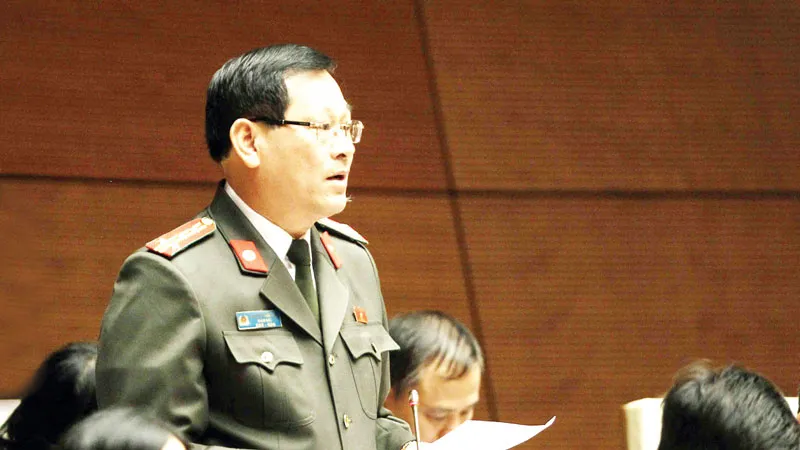 Đại biểu Quốc hội tỉnh Nghệ An Nguyễn Hữu Cầu phát biểu ý kiến