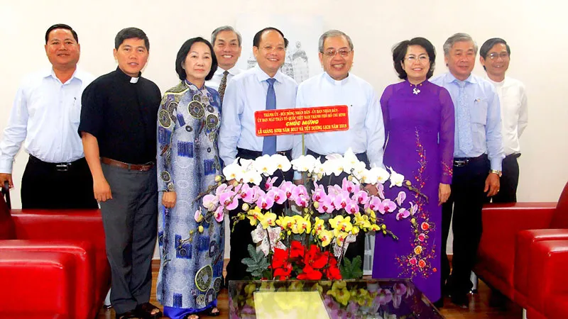 Lãnh đạo TPHCM thăm, chúc mừng Giáng sinh đồng bào Công giáo
