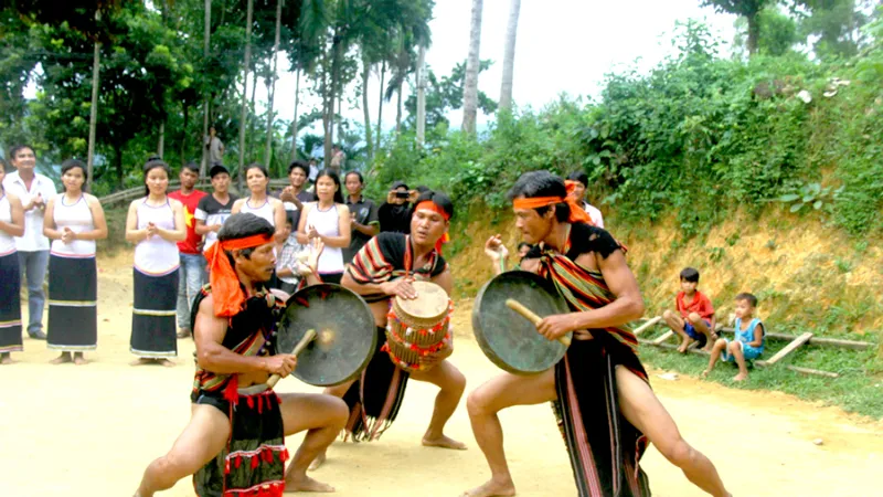 Đấu chiêng là phần hội được mong chờ nhất trong Tết ngã rạ