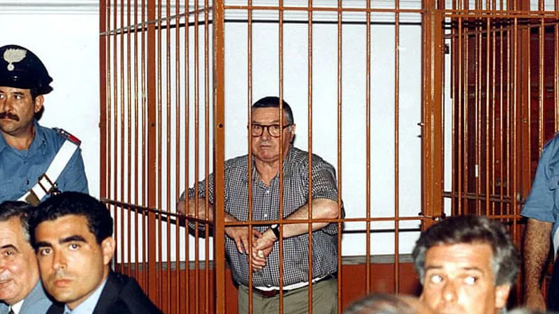 Italia bắt hàng loạt “bố già” mafia