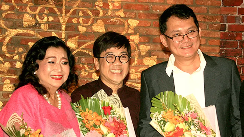 Nặng tình với nghệ sĩ nghèo