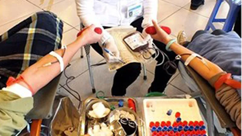 Hơn 1.000 sinh viên hiến máu cứu người