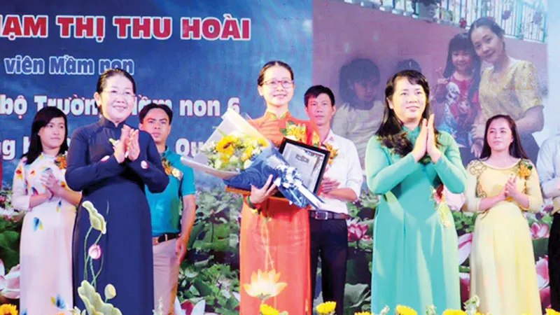 Tuyên dương 18 đảng viên công nhân tiêu biểu