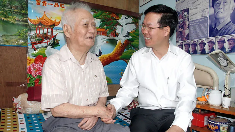 Trưởng ban Tuyên giáo Trung ương Võ Văn Thưởng thăm, chúc tết NXB Trẻ, nhạc sĩ Nguyễn Văn Tý
