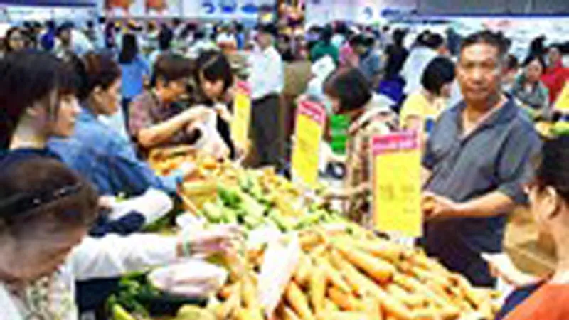 Thị trường Tết Mậu Tuất 2018: Các mặt hàng thiết yếu dồi dào, giá ổn định
