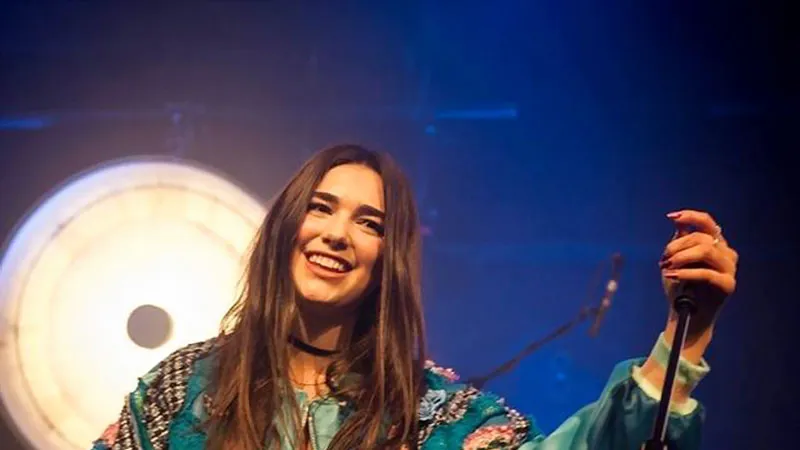 Dua Lipa trở lại Singapore