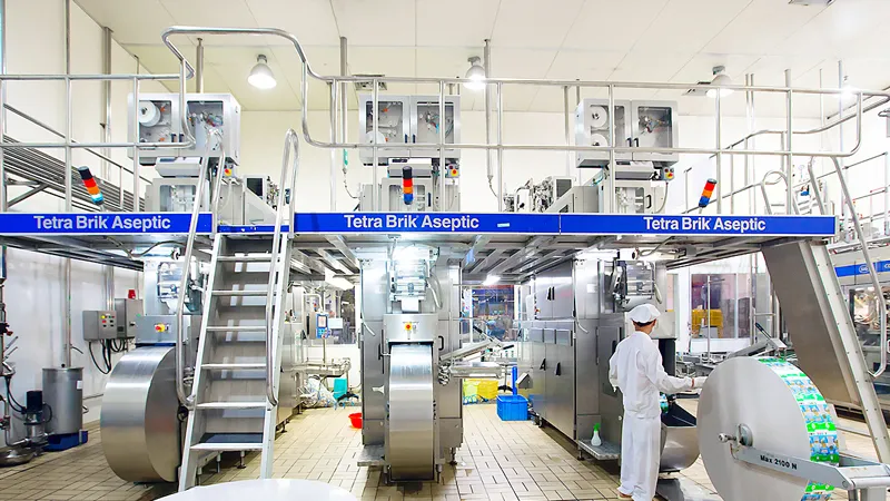 Dây chuyền sản xuất sữa bột pha sẵn hiện đại của NutiFood