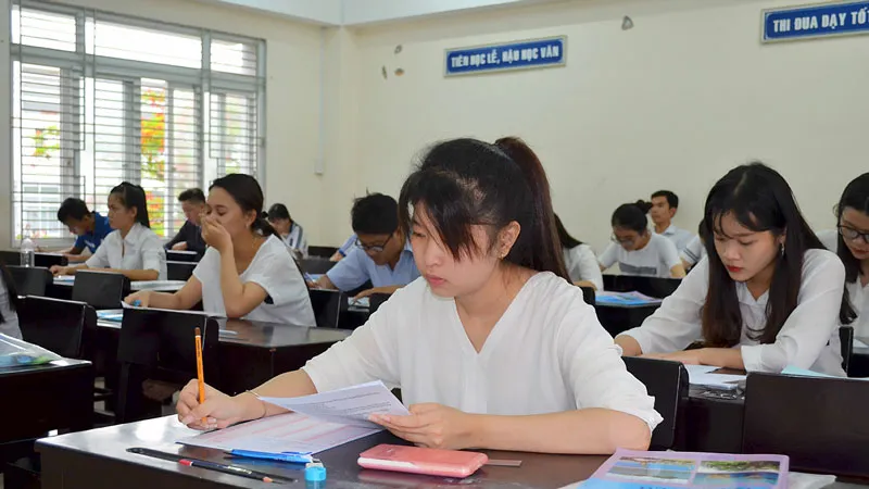 Tuyển sinh ĐH-CĐ năm 2018: Loạn xét tuyển tổ hợp môn