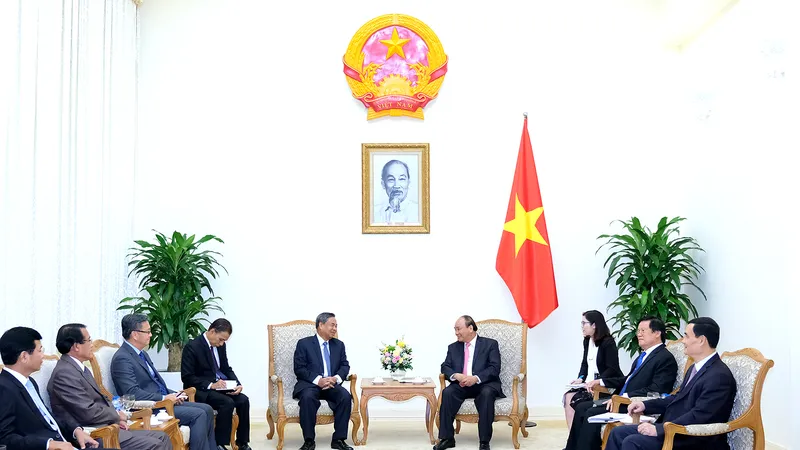 Thủ tướng Nguyễn Xuân Phúc tiếp đồng chí Chansi Phosikham, Ủy viên Bộ Chính trị, Bí thư Trung ương Đảng, Trưởng ban Tổ chức Trung ương Đảng Nhân dân cách mạng Lào. Ảnh: VGP