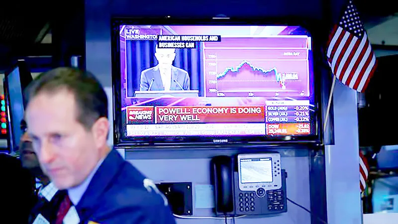 Thông báo tăng lãi suất của Chủ tịch FED Jerome Powell được phát tại Sàn giao dịch chứng khoán New York (Mỹ)