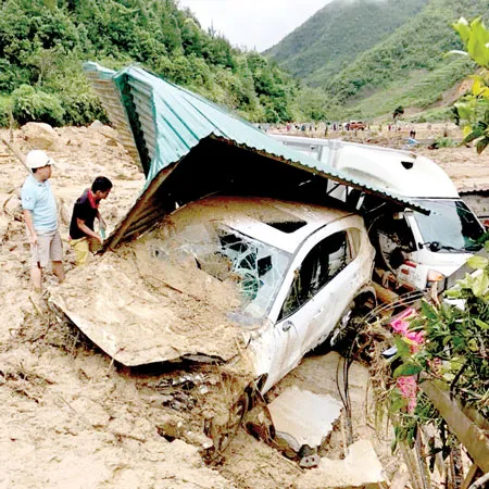 Thiệt hại tăng nhanh, khẩn trương di dân, không để đói rét