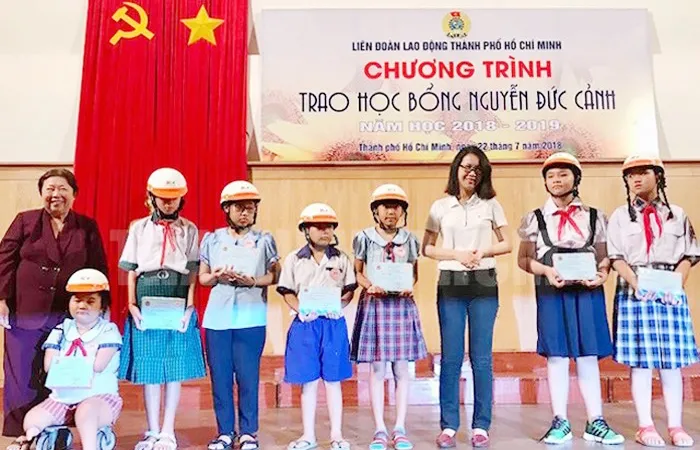 Trao 140 suất học bổng Nguyễn Đức Cảnh tặng con công nhân, viên chức, lao động