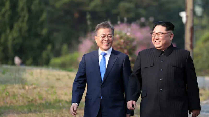 Tổng thống Hàn Quốc Moon Jae-in và nhà lãnh đạo Triều Tiên Kim Jong-un. (Nguồn: International Policy Digest)