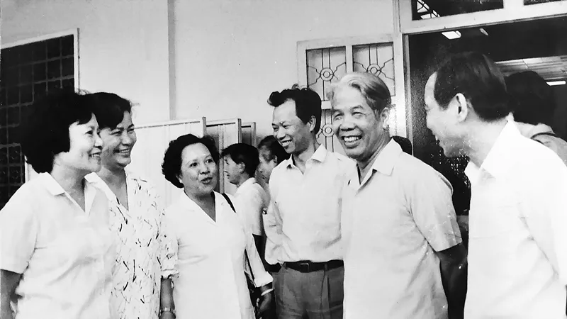 Chủ tịch Hội đồng Bộ trưởng Đỗ Mười thăm TPHCM năm 1989