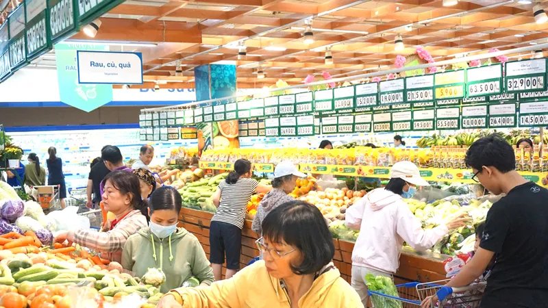 Giá xăng tăng, tác động mạnh đến giá hàng hóa cuối năm