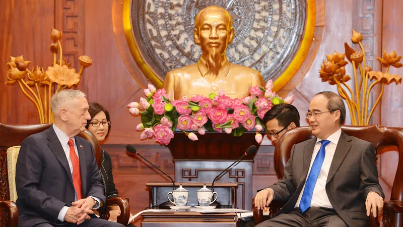 Bí thư Thành ủy TPHCM tiếp Bộ trưởng Quốc phòng Hoa Kỳ